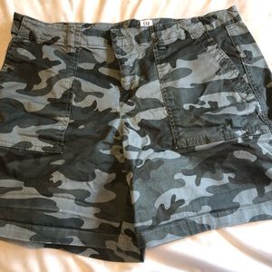 Gap Camo shorts